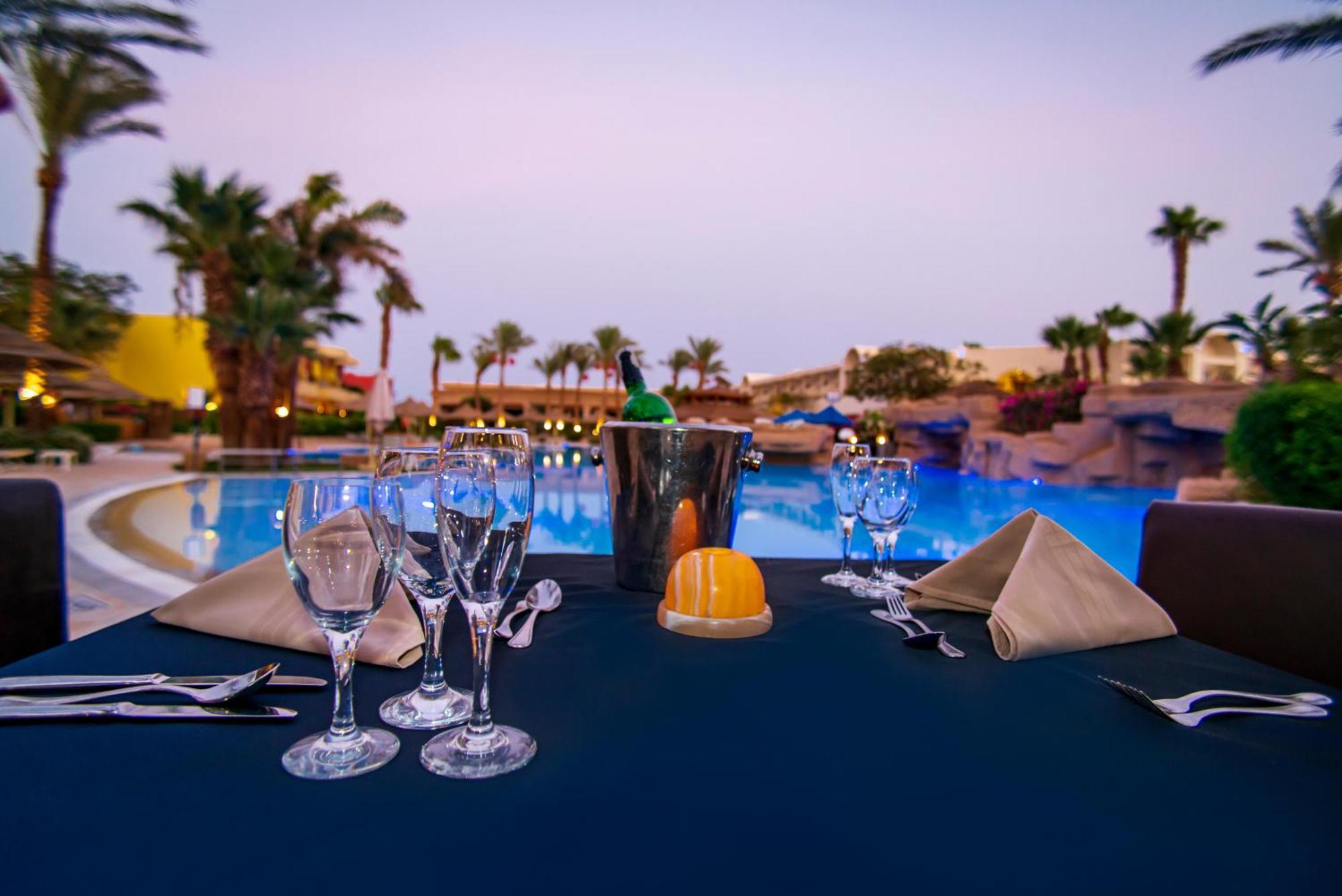 Hotel Sierra Sharm El Sheikh Esterno foto The pool at the Hilton Sharm El Sheikh