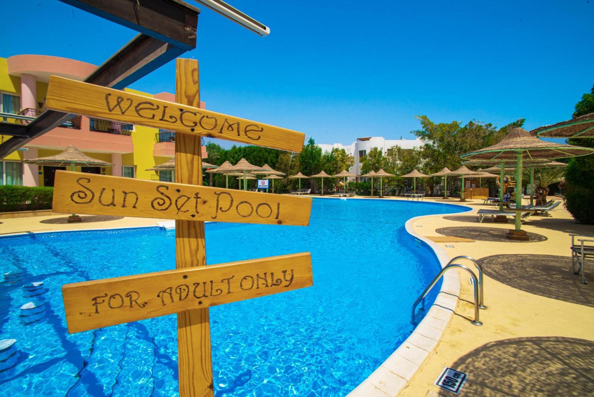 Hotel Sierra Sharm El Sheikh Esterno foto The pool at the hotel