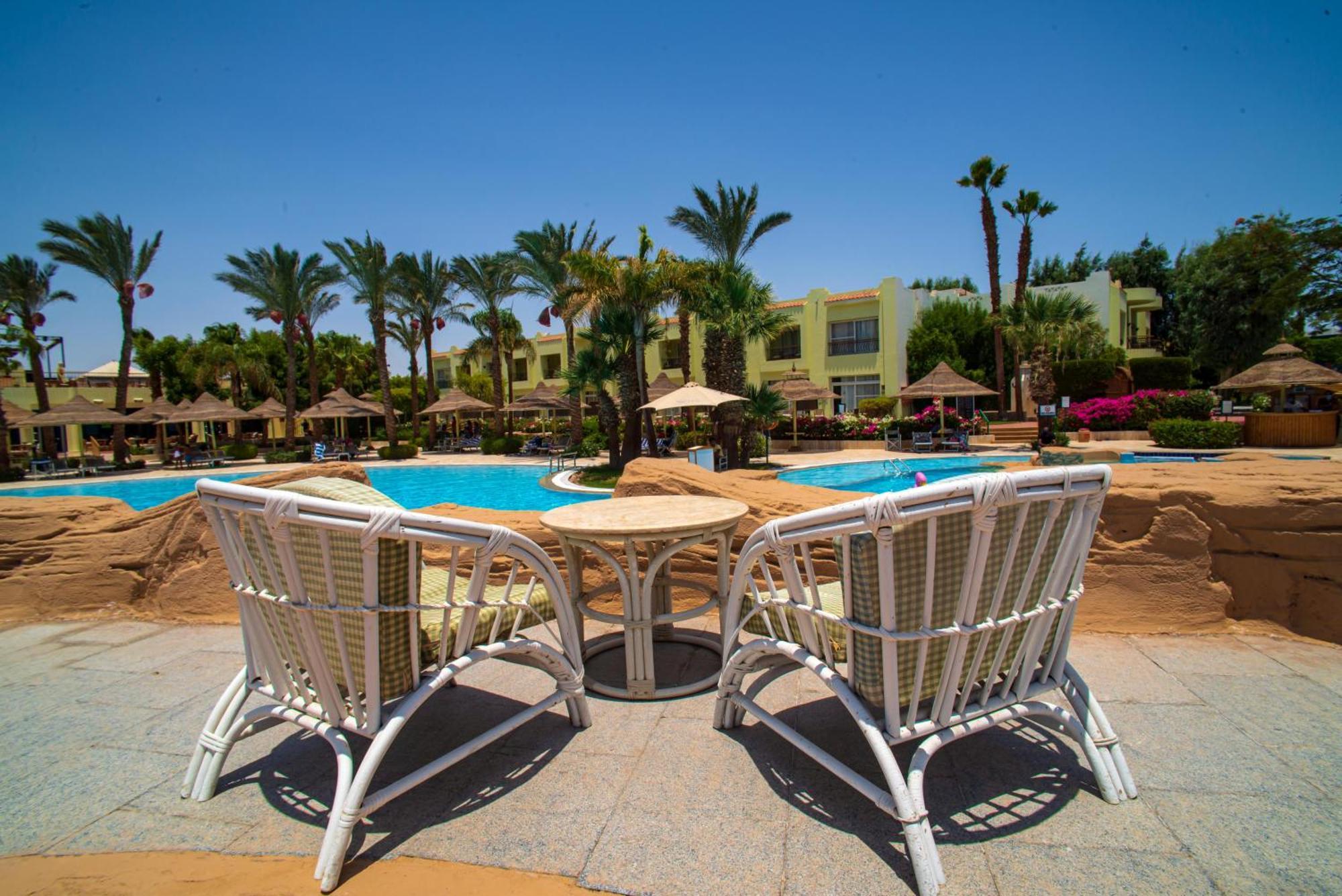 Hotel Sierra Sharm El Sheikh Esterno foto A pool at a resort in Sharm El Sheikh, Egypt