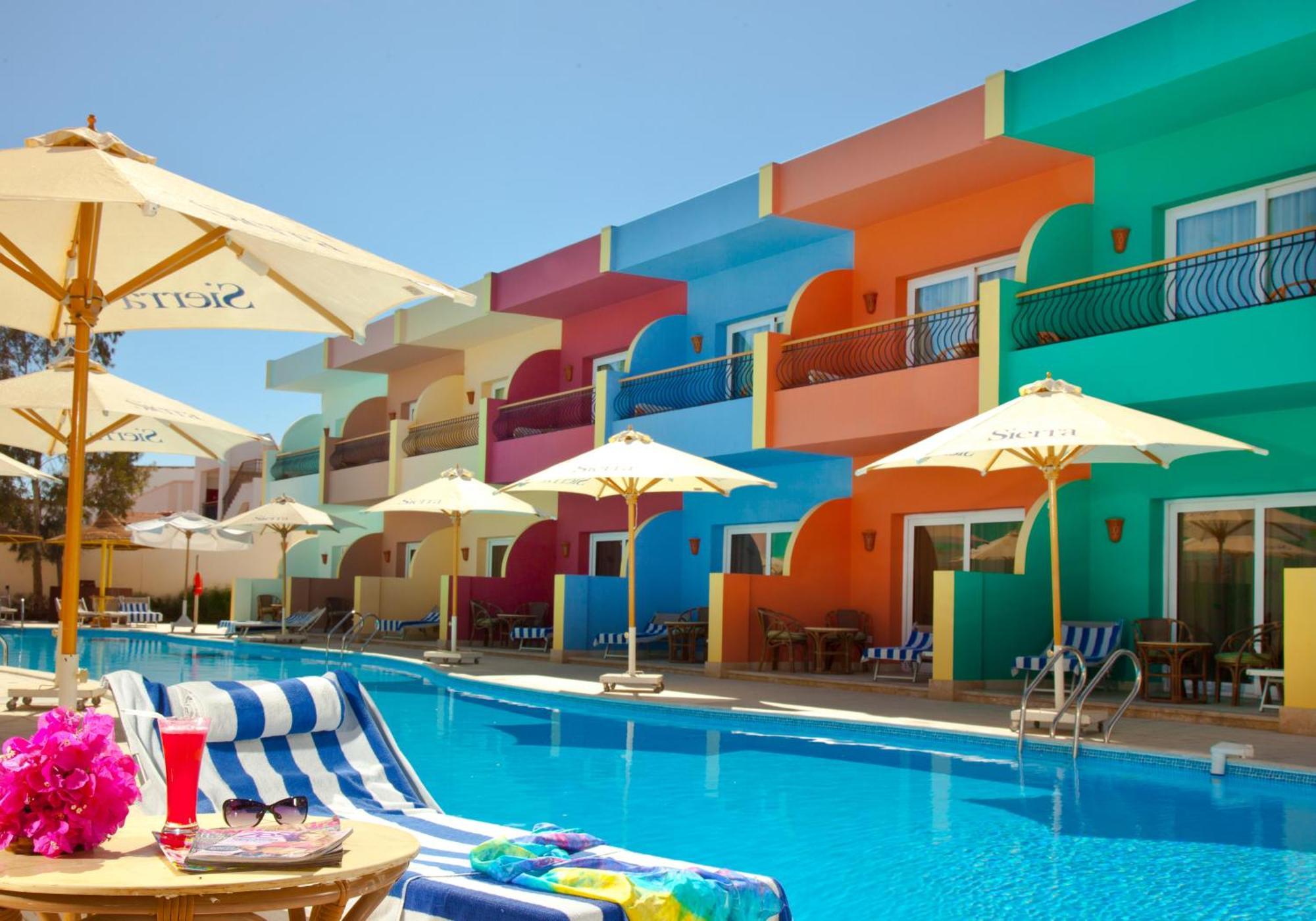 Hotel Sierra Sharm El Sheikh Esterno foto A pool at a resort in Egypt