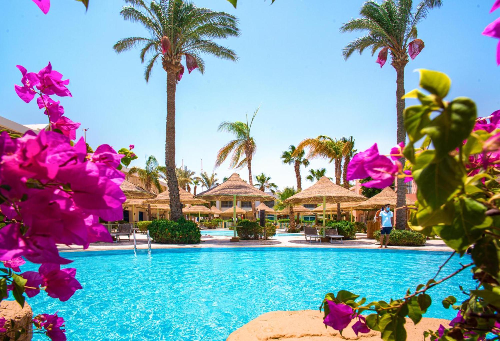 Hotel Sierra Sharm El Sheikh Esterno foto A swimming pool at a resort