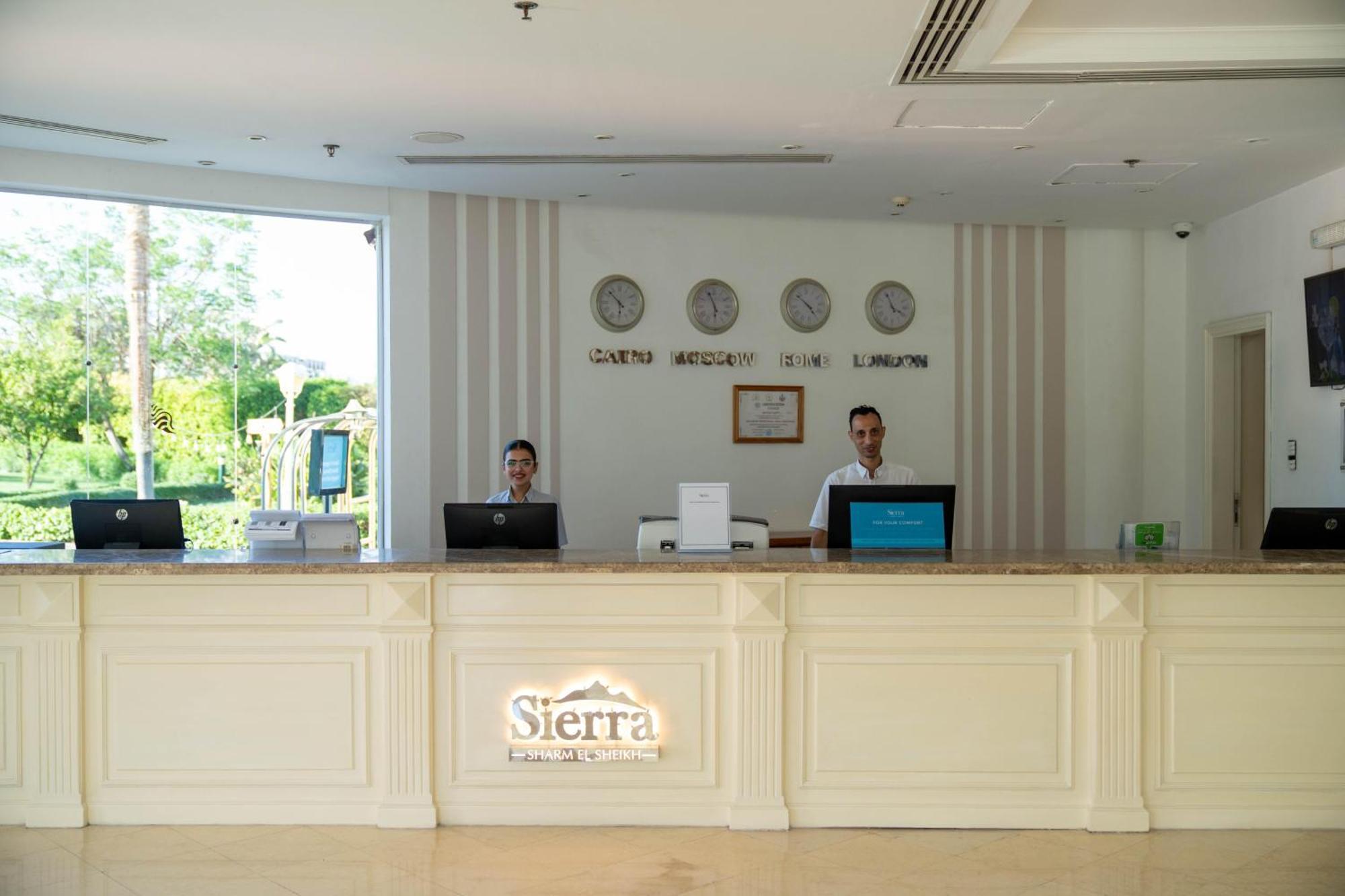 Hotel Sierra Sharm El Sheikh Esterno foto Reception desk at a hotel
